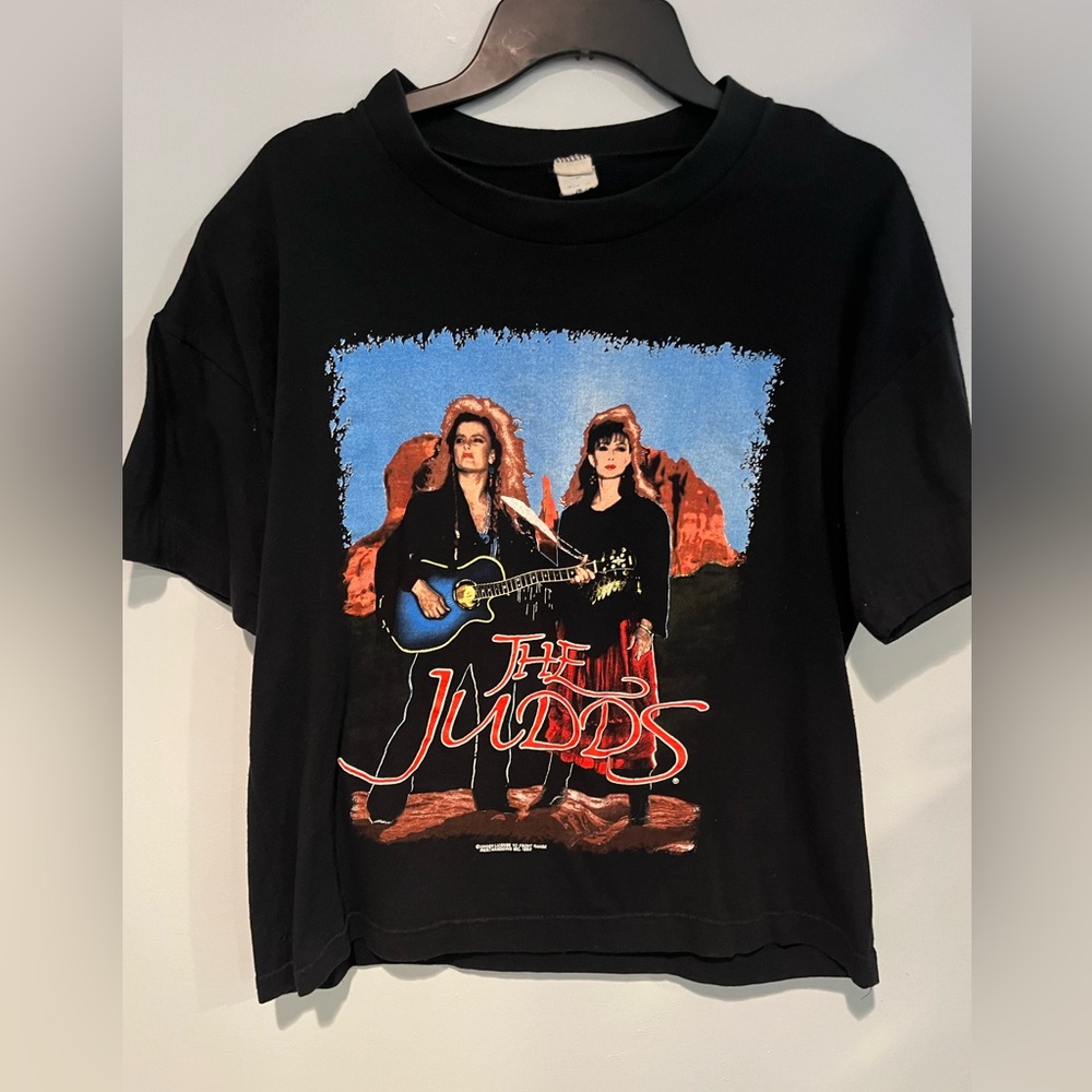 The Judds 1990/91 farewell tour Black Graphic T-Shirt with Music Theme